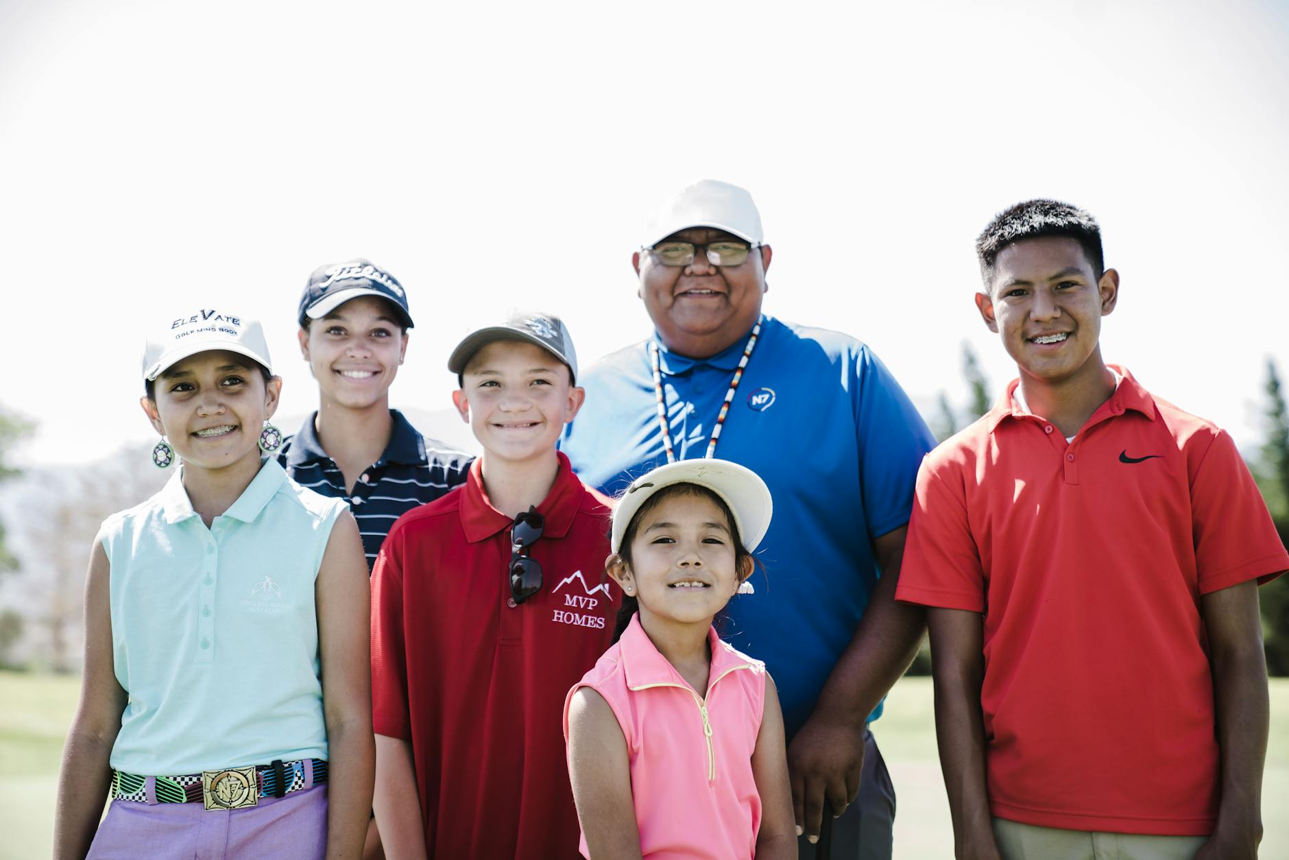 Groupe de golfeurs sur un parcours